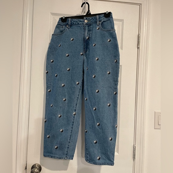 Crop baggy Yin and Yang jeans, nice quality item of F21 ( not cheap looking) - Picture 1 of 6